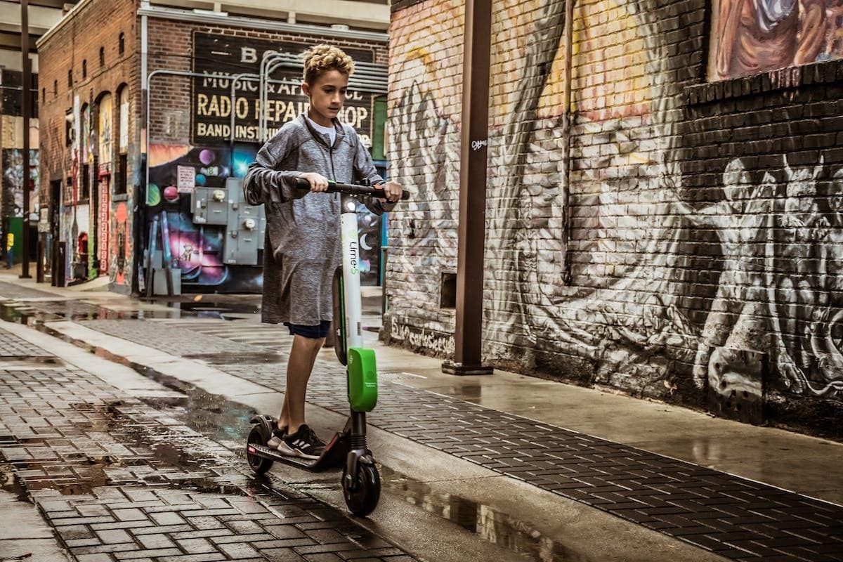 Comment recharger la batterie de votre scooter/moto : guide pratique et conseils